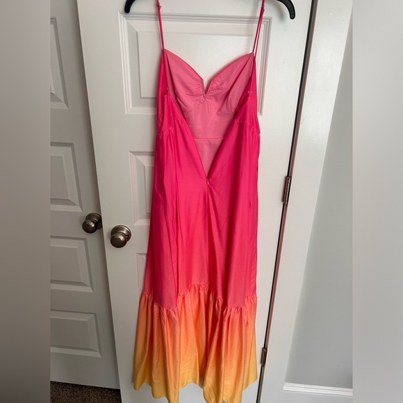 Pink wedding guest maxi dress - Picture 3 of 6